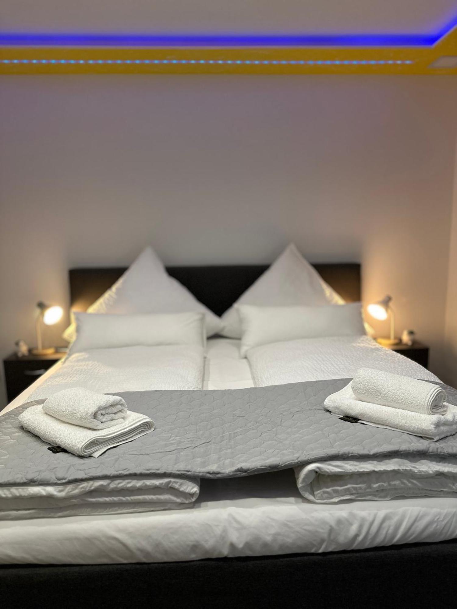 Modern Apartments Neuburg P - Top - 2 Zimmer, Komfort, Balkon, Wi-Fi, Smart Tv, Grosse Dusche, Kueche ノイブルク・アン・デア・ドナウ エクステリア 写真