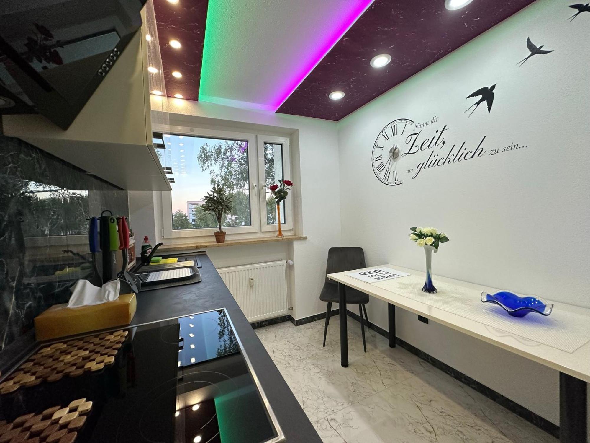 Modern Apartments Neuburg P - Top - 2 Zimmer, Komfort, Balkon, Wi-Fi, Smart Tv, Grosse Dusche, Kueche ノイブルク・アン・デア・ドナウ エクステリア 写真