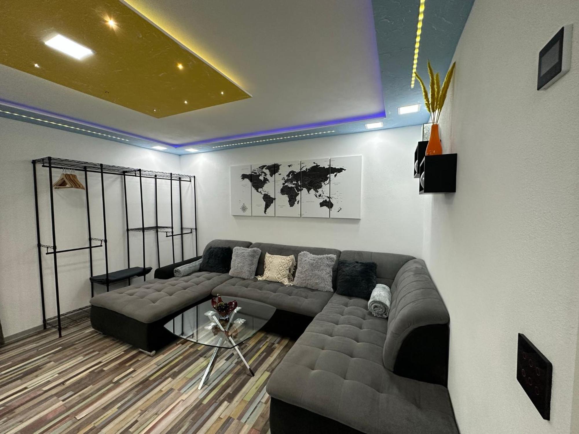 Modern Apartments Neuburg P - Top - 2 Zimmer, Komfort, Balkon, Wi-Fi, Smart Tv, Grosse Dusche, Kueche ノイブルク・アン・デア・ドナウ エクステリア 写真