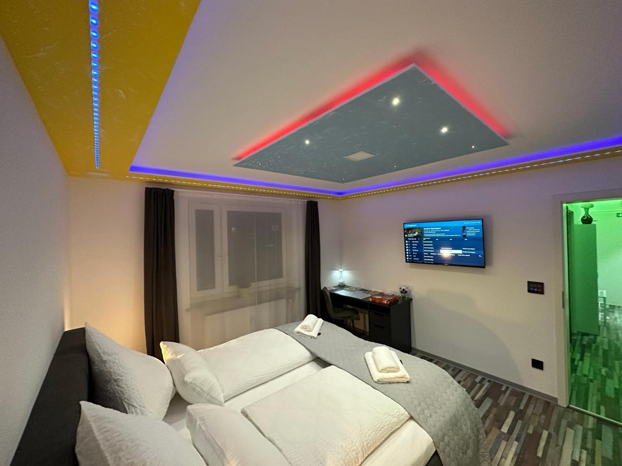 Modern Apartments Neuburg P - Top - 2 Zimmer, Komfort, Balkon, Wi-Fi, Smart Tv, Grosse Dusche, Kueche ノイブルク・アン・デア・ドナウ エクステリア 写真