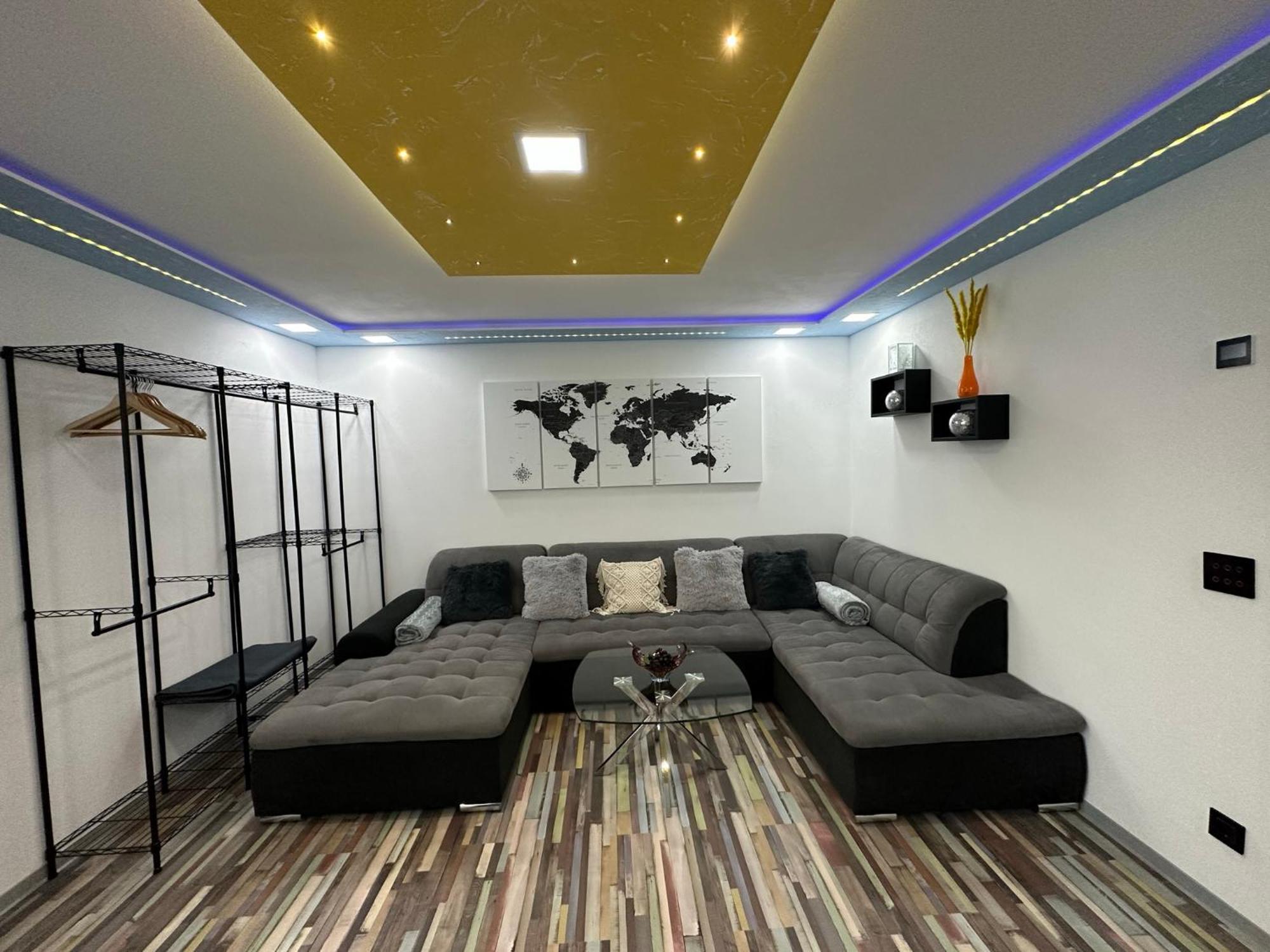 Modern Apartments Neuburg P - Top - 2 Zimmer, Komfort, Balkon, Wi-Fi, Smart Tv, Grosse Dusche, Kueche ノイブルク・アン・デア・ドナウ エクステリア 写真
